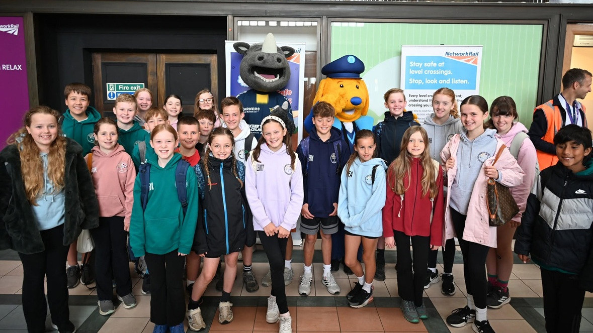 Leeds Rhinos Foundation help over 1,000 children learn vital skills at Leeds Station Safety Week
