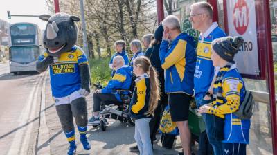 Ronnie rides the bus to encourage Leeds Rhinos fans to make greener travel choice 