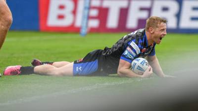 Match Action: Hull KR v Leeds Rhinos