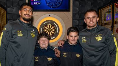Rhinos players and Ronnie the Rhinos team up for Captain’s Club night at King Pins!