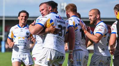 Debutant Lodge marks first appearance with a try